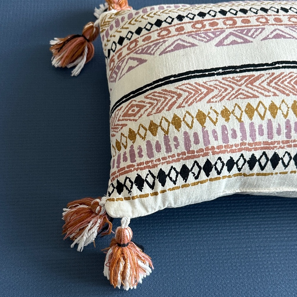 Accent pillow - Picture 3 of 6